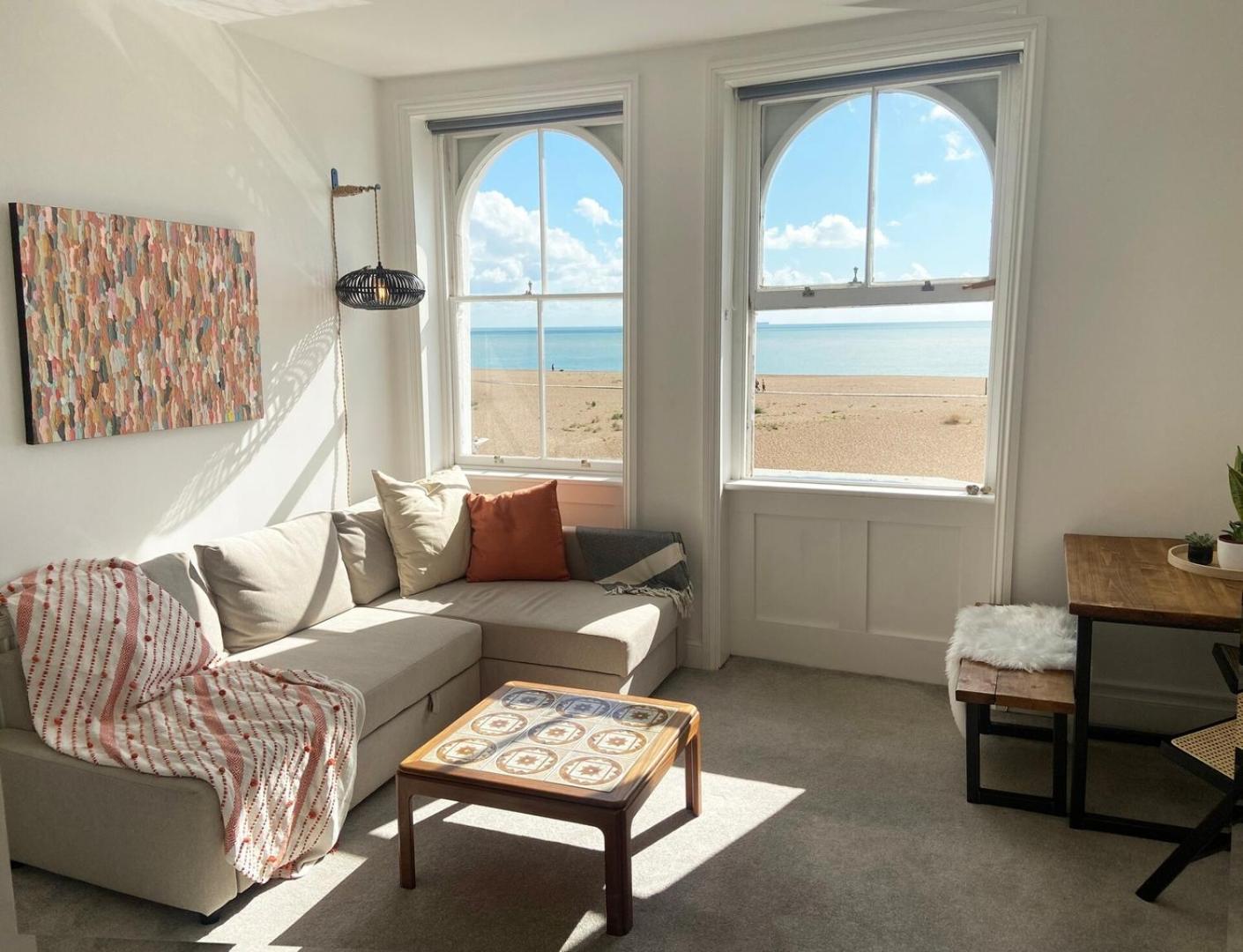 Spacious 2bd Flat With Stunning Views